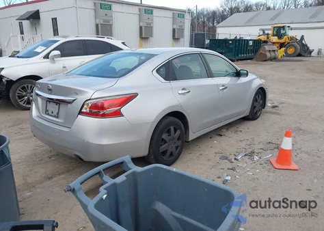 2015 Nissan Altima 2.5 S из США, поврежденный, VIN 1N4AL3AP3FC136399